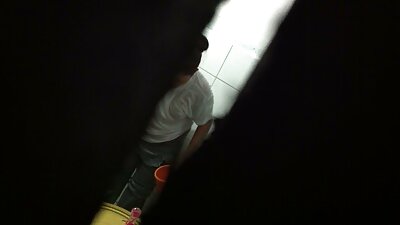 ಮಾದಕ ಪುಟ್ಟ ಕತ್ತೆ ಹೊಂದಿರುವ ಯುವ ಶ್ಯಾಮಲೆ ಸೋಫಾದಲ್ಲಿ ಸಿಲುಕಿಕೊಳ್ಳುತ್ತಿದೆ